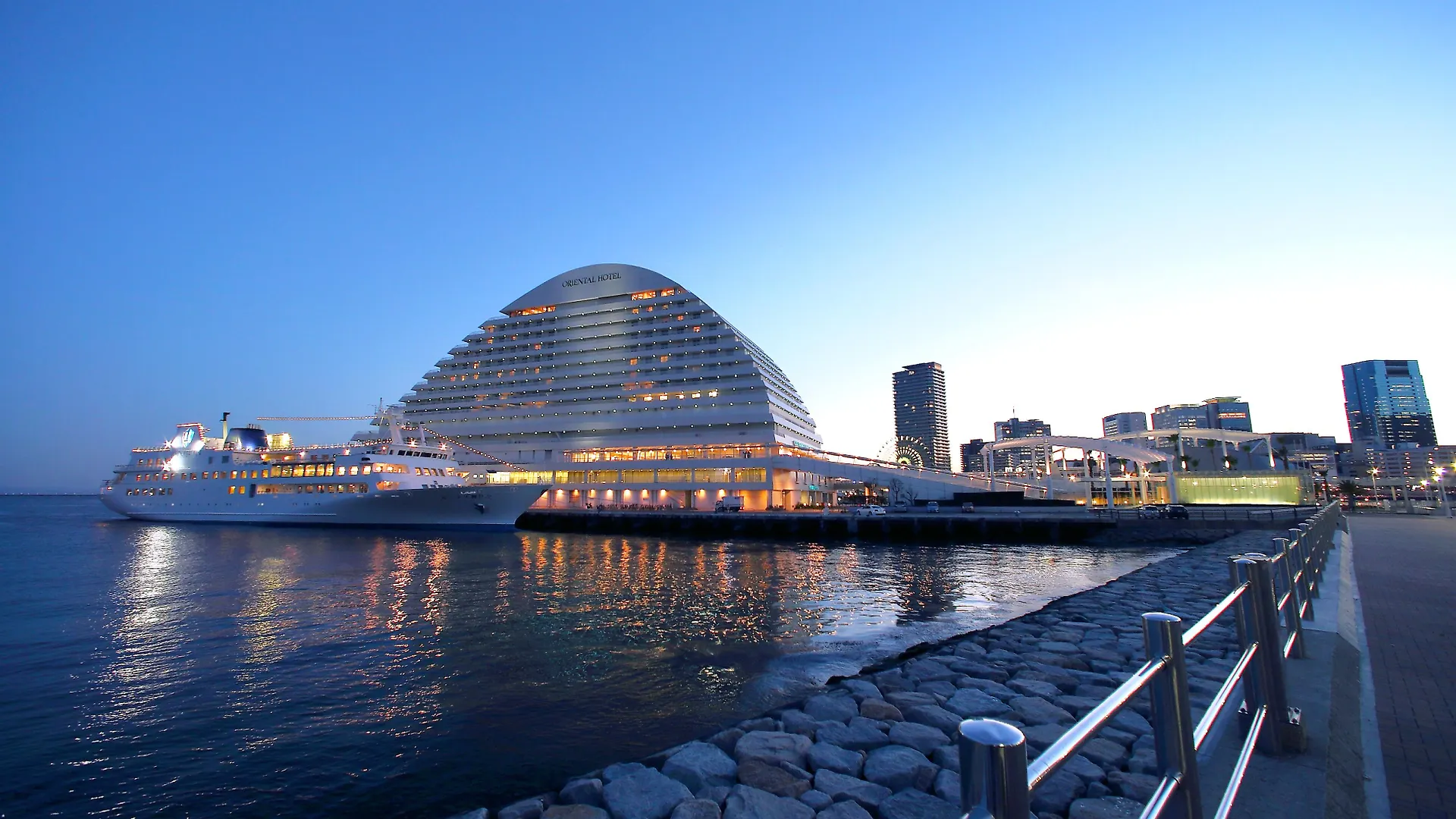 Kobe Meriken Park Oriental Hotel
