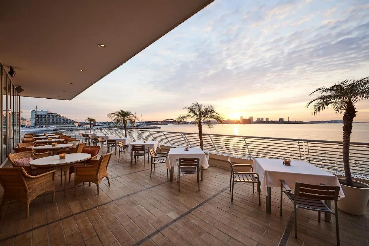 Kobe Meriken Park Oriental Hotel 5*,